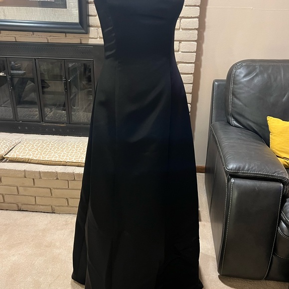 Stunning black Scott McClintock formal dress with red corset back. NWOT. - Picture 4 of 9